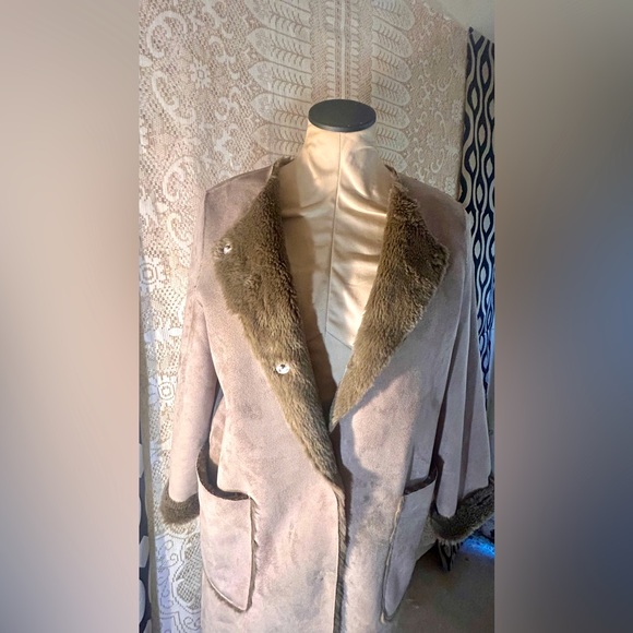 •SALE•Faux Fur Lightweight casual Jacket: EUC - Picture 3 of 9